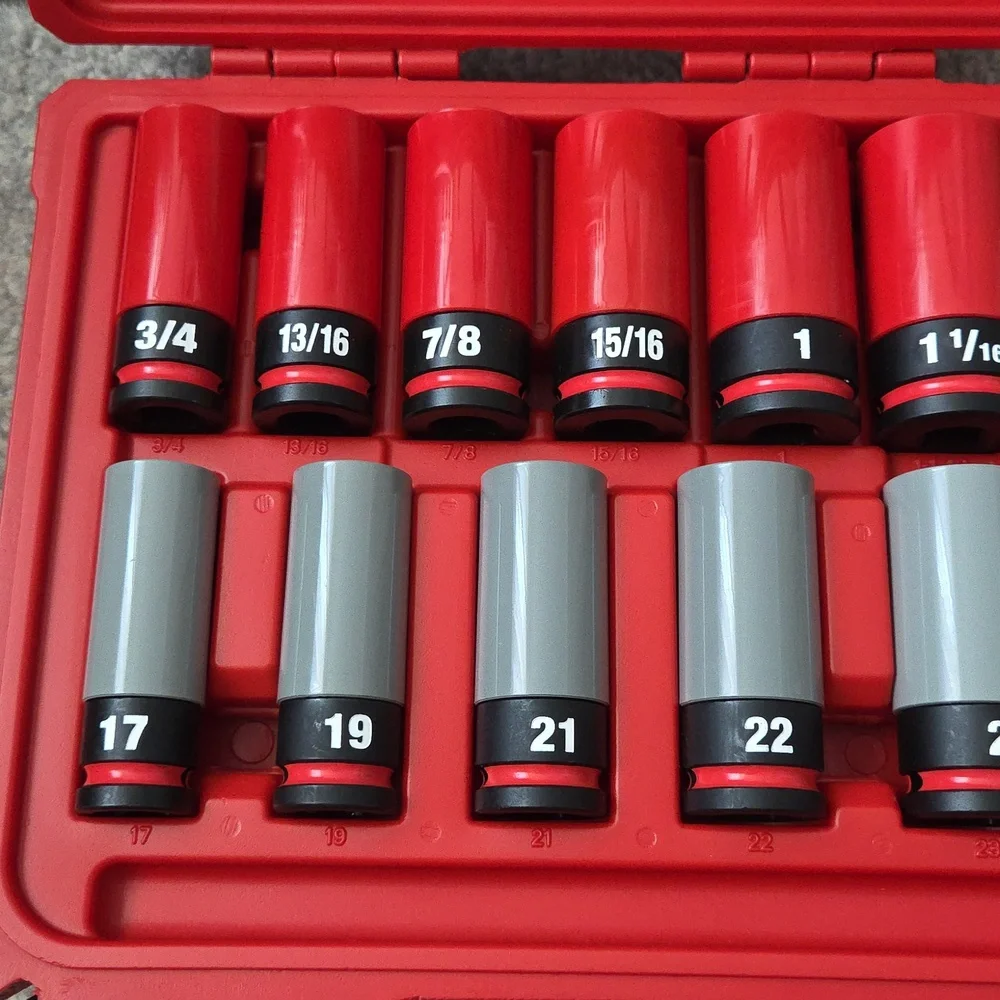 Milwaukee 11-Piece Lug Nut Impact Socket Set New Unused - Picture 2 of 2